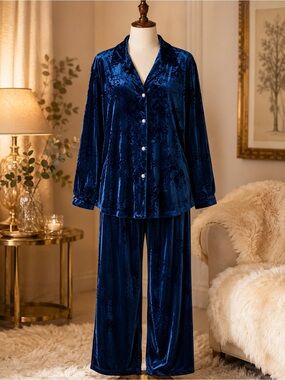 Vtg Women's Blue velvet lounge Pajamas set large